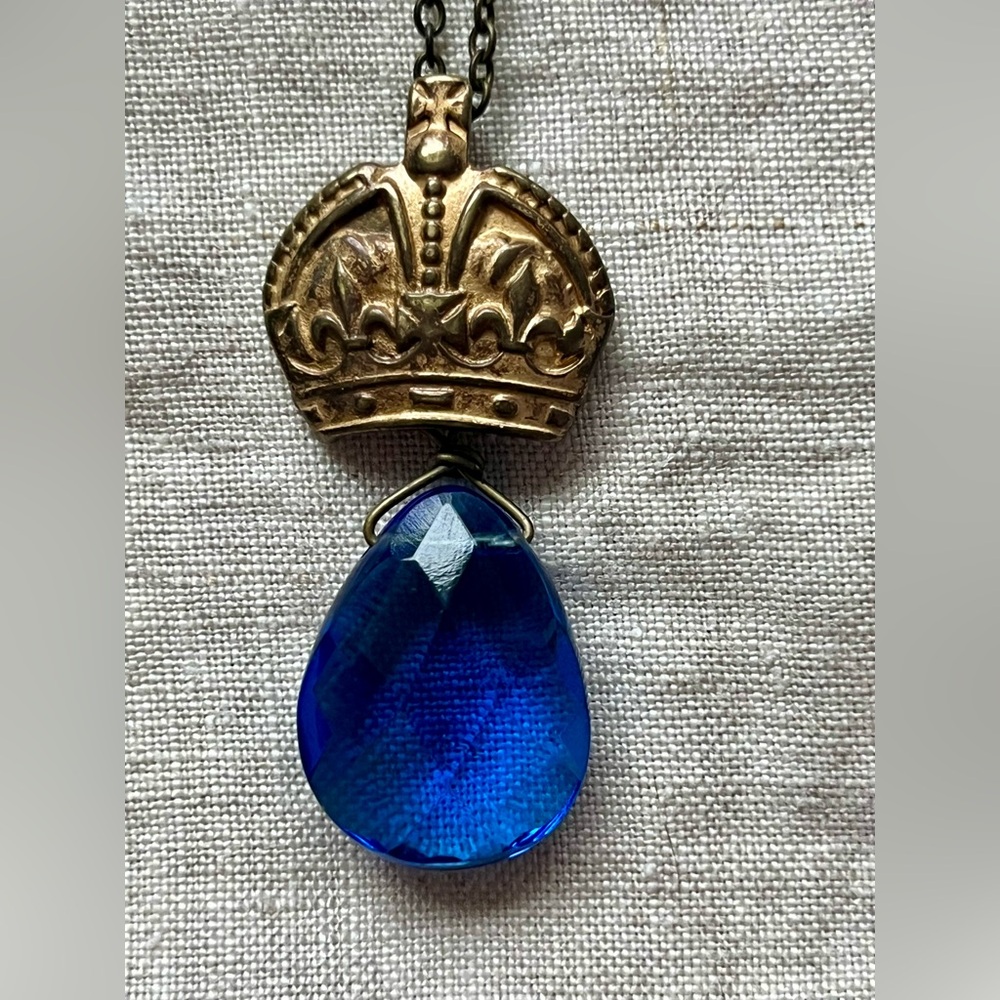 Crown necklace